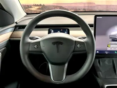 Tesla Model Y 2023 - 42900 EUR, 41470 km - AUTO.MOTO.pt - 41470km - foto 22 de 35
