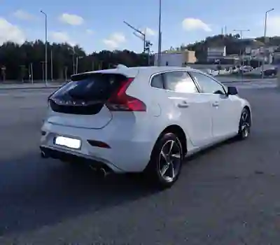 Volvo V40 2016 - 12500 EUR, 207000 km - foto 2 de 15