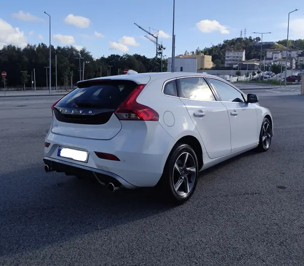 Volvo V40 2.0 D2 R-Design Momentum Geartronic 2016 Diesel