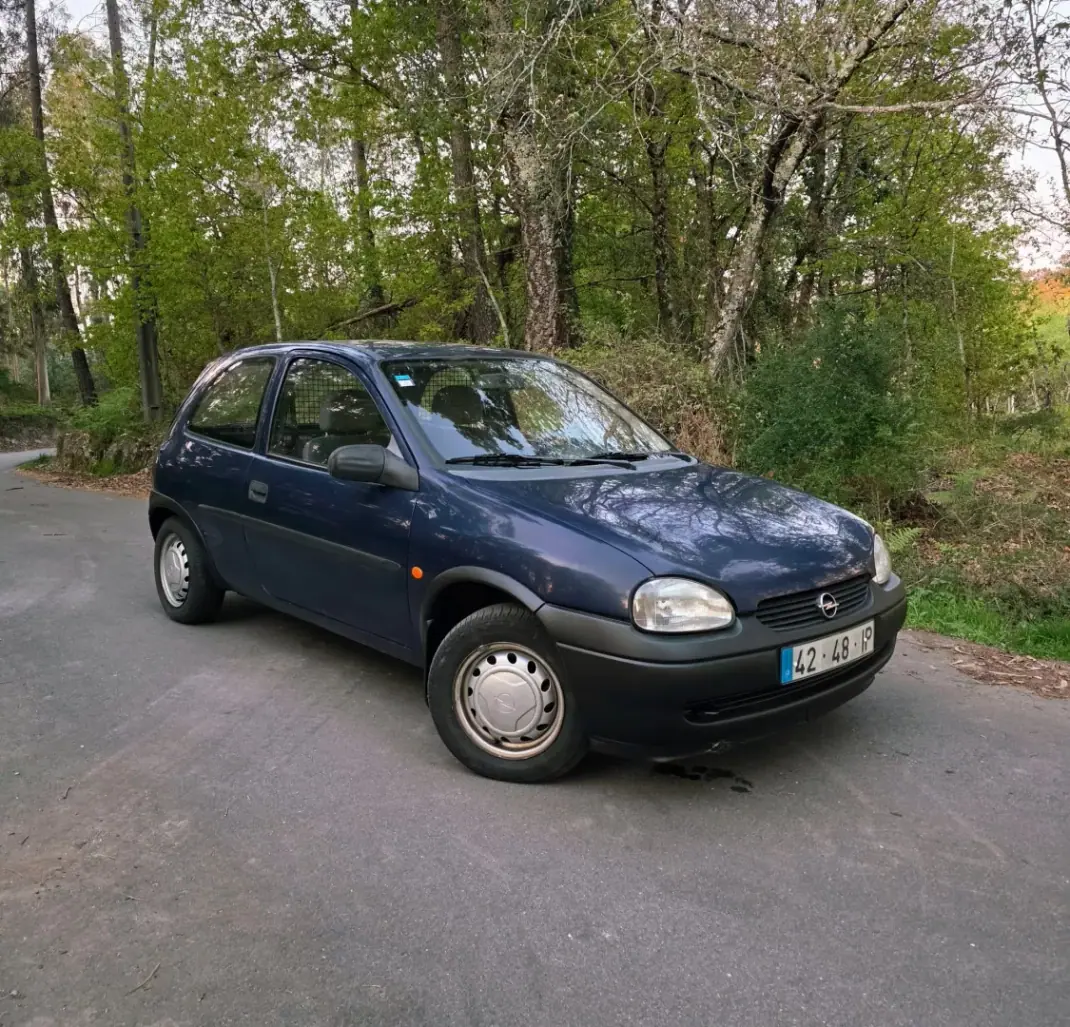Opel Corsa 1997 - 1500 EUR, 263600 km - AUTO.MOTO.pt - 263600km - foto 1 de 18
