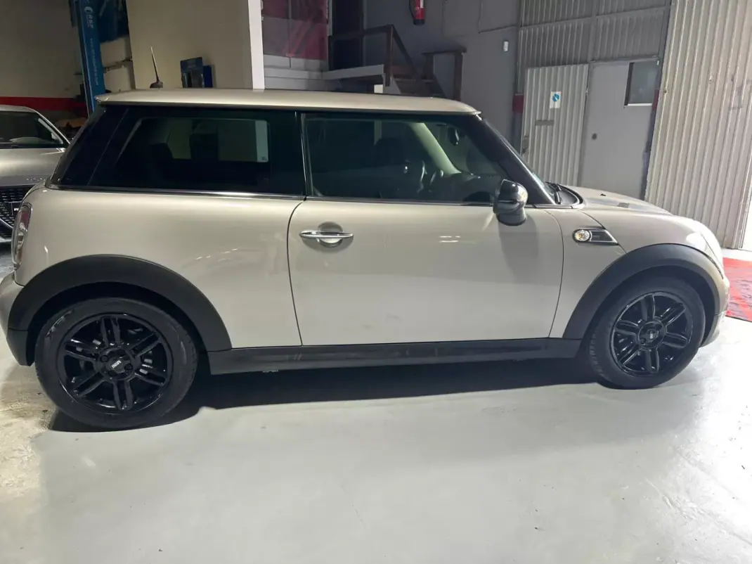 MINI 3 Portas 2012 - 8000 EUR, 228000 km - 228000km - foto 4 de 27