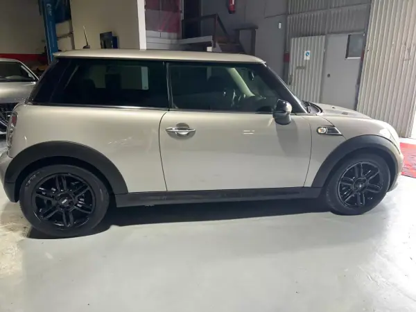 MINI 3 Portas 2012 - 8000 EUR, 228000 km - AUTO.MOTO.pt - 228000km - foto 4 de 27