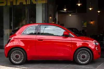 Fiat 500e C 2021 - 16750 EUR, 53714 km - AUTO.MOTO.pt - 53714km - foto 5 de 38