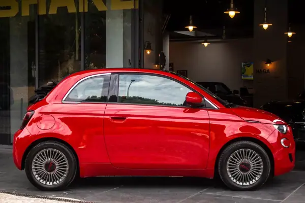 Fiat 500e C 2021 - 16750 EUR, 53714 km - AUTO.MOTO.pt - 53714km - foto 5 de 38