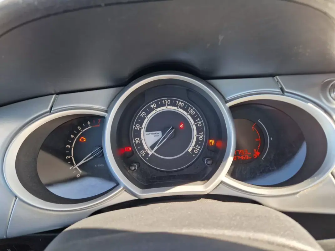 Citroën C3 2015 - 7750 EUR, 87000 km - AUTO.MOTO.pt - 87000km - foto 8 de 8
