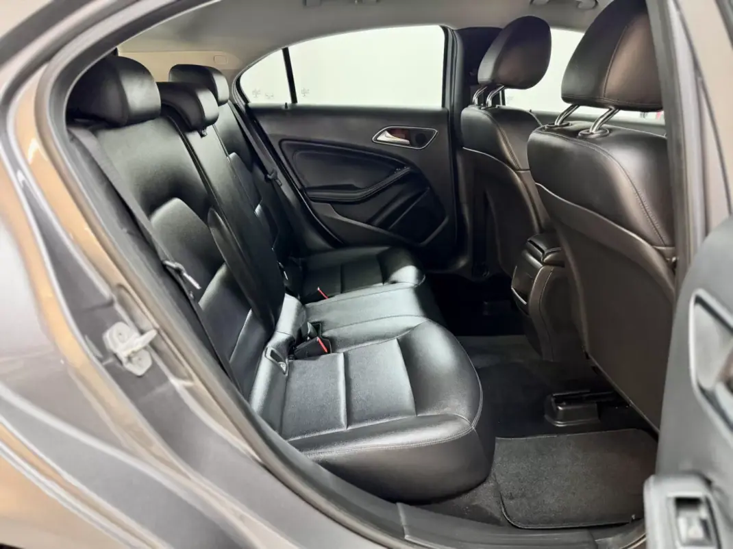 Mercedes-Benz A 180 2014 - 13750 EUR, 157000 km - AUTO.MOTO.pt - 157000km - foto 36 de 45