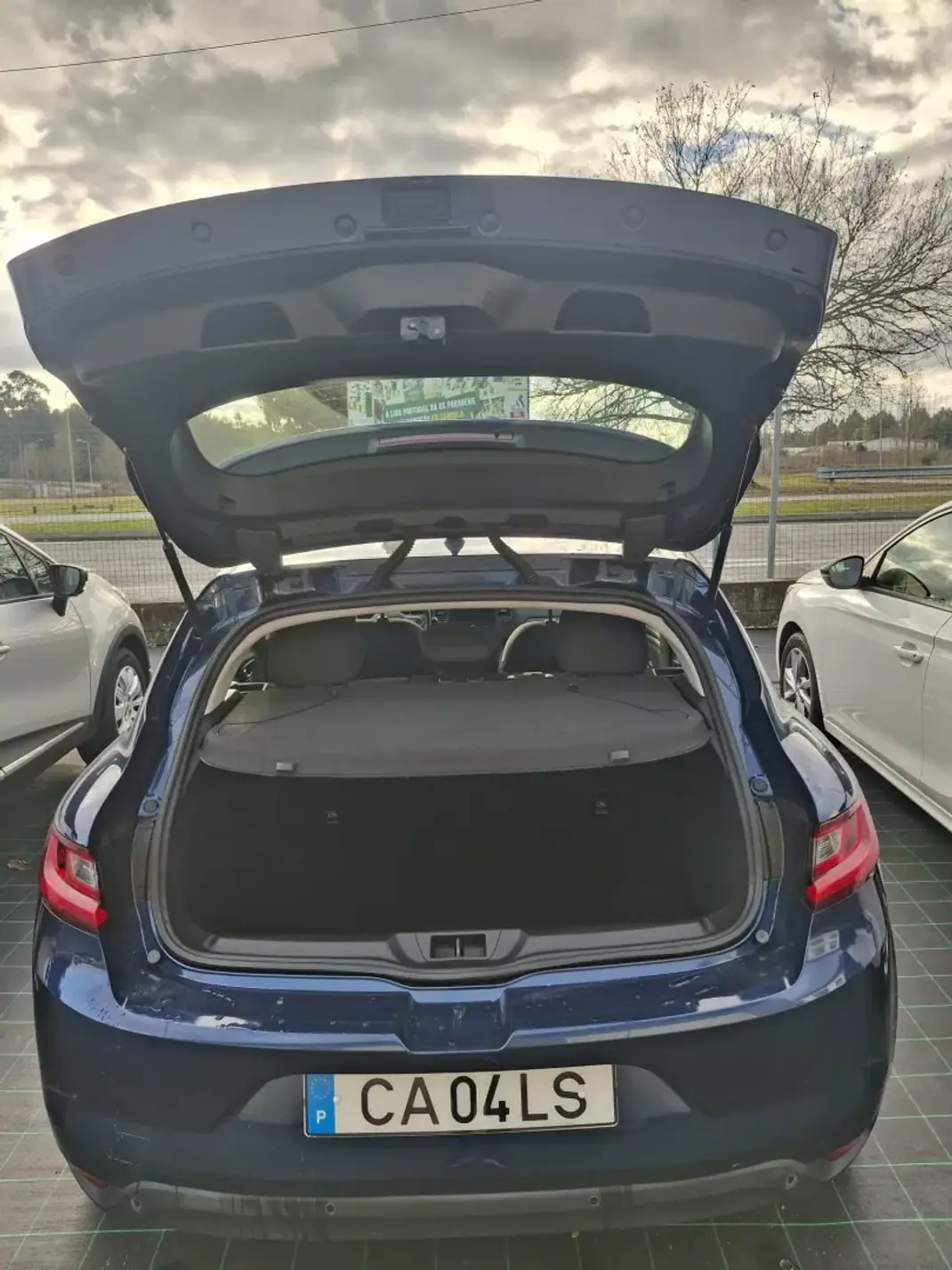 Renault Mégane 2019 - 16500 EUR, 179121 km - AUTO.MOTO.pt - 179121km - foto 16 de 22