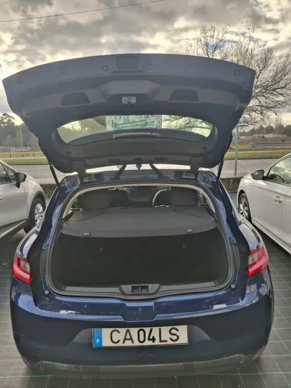 Renault Mégane 2019 - 16990 EUR, 179121 km - AUTO.MOTO.pt - 179121km - foto 16 de 22