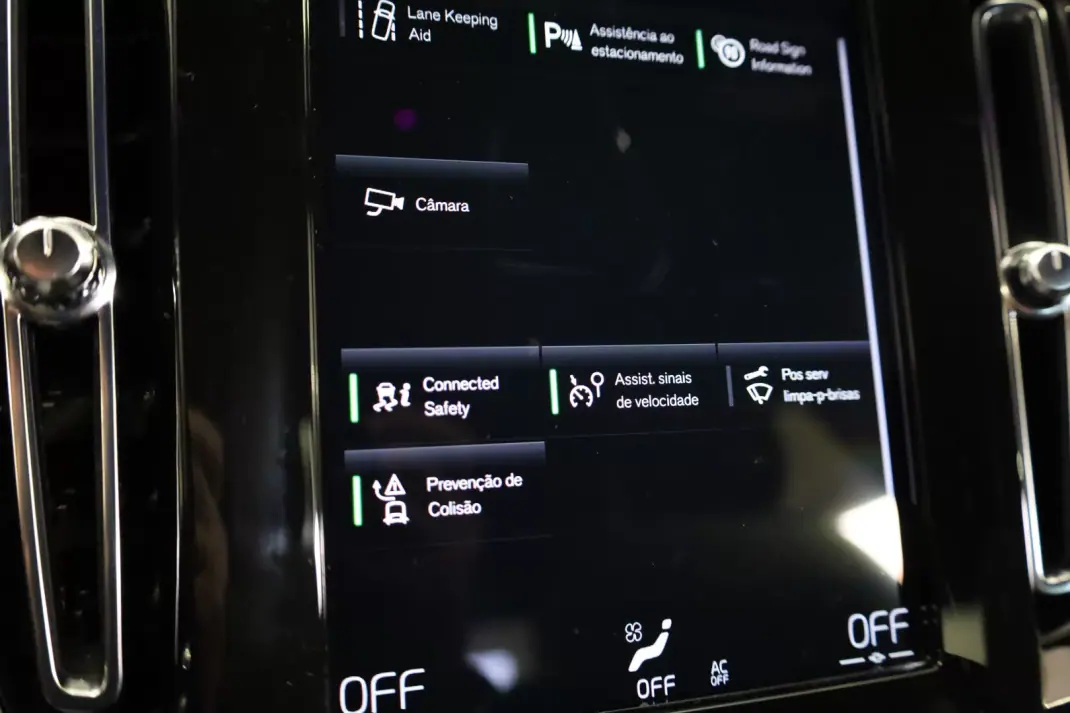 Volvo XC 40 2022 - 28990 EUR, 98750 km - AUTO.MOTO.pt - 98750km - foto 41 de 51