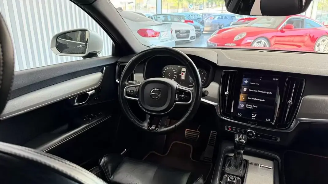 Volvo V90 2018 - 23990 EUR, 166090 km - AUTO.MOTO.pt - 166090km - foto 19 de 31
