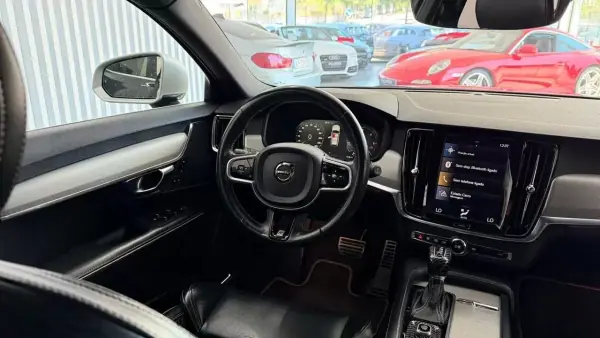 Volvo V90 2018 - 23990 EUR, 166090 km - AUTO.MOTO.pt - 166090km - foto 19 de 31