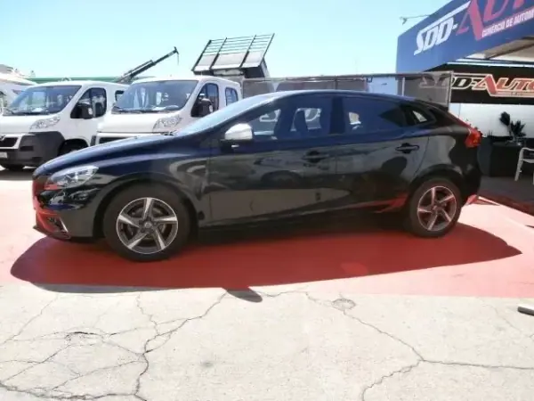 Volvo V40 2017 - 16800 EUR, 170641 km - AUTO.MOTO.pt - 170641km - foto 9 de 41