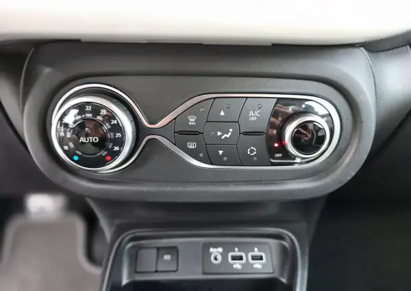 Renault Twingo 2023 - 13990 EUR, 27700 km - AUTO.MOTO.pt - 27700km - foto 21 de 32