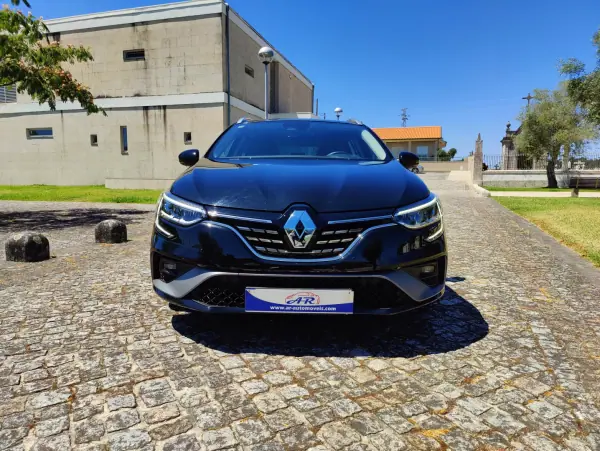 Renault Mégane Sport Tourer 2023 - 23990 EUR, 44231 km - AUTO.MOTO.pt - 44231km - foto 2 de 15