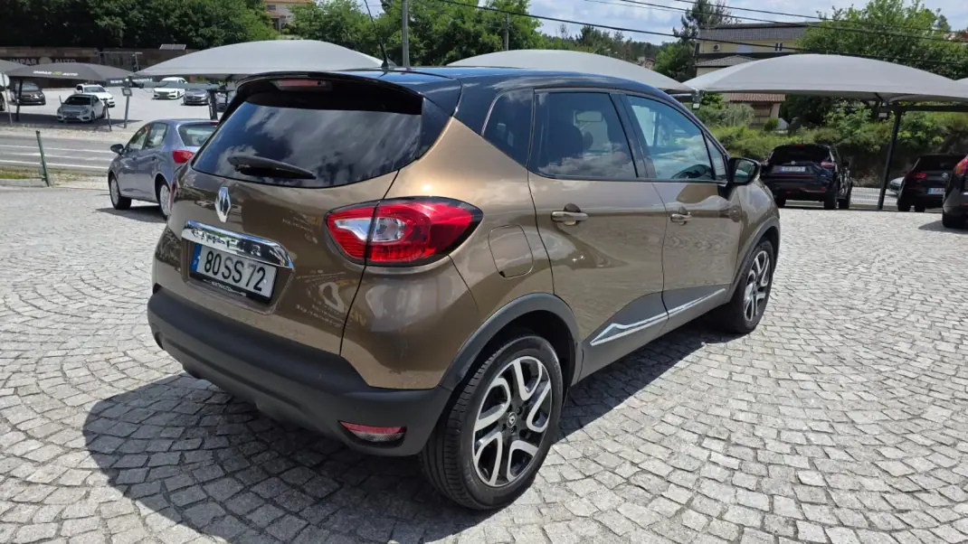 Renault Captur 2017 - 12990 EUR, 101000 km - AUTO.MOTO.pt - 101000km - foto 6 de 19