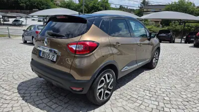 Renault Captur 2017 - 12990 EUR, 101000 km - AUTO.MOTO.pt - 101000km - foto 6 de 19