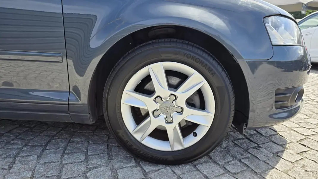 Audi A3 Sportback 2009 - 12990 EUR, 176000 km - AUTO.MOTO.pt - 176000km - foto 15 de 25