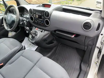 Citroën Berlingo 1.6 HDI L2 3L FRIO + ISOTERMICA 2016 - 14950 EUR, 292742 km - AUTO.MOTO.pt - 292742km - foto 18 de 43