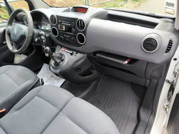Citroën Berlingo 1.6 HDI L2 3L FRIO + ISOTERMICA 2016 - 14950 EUR, 292742 km - AUTO.MOTO.pt - 292742km - foto 18 de 43