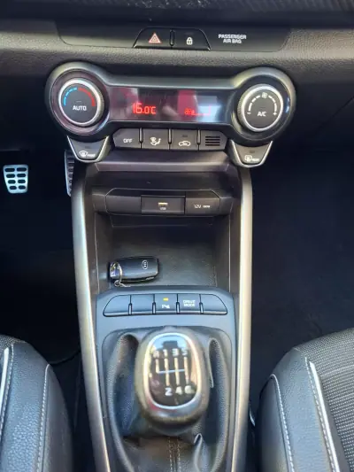 Kia Rio 2021 - 15500 EUR, 70500 km - AUTO.MOTO.pt - 70500km - foto 30 de 38