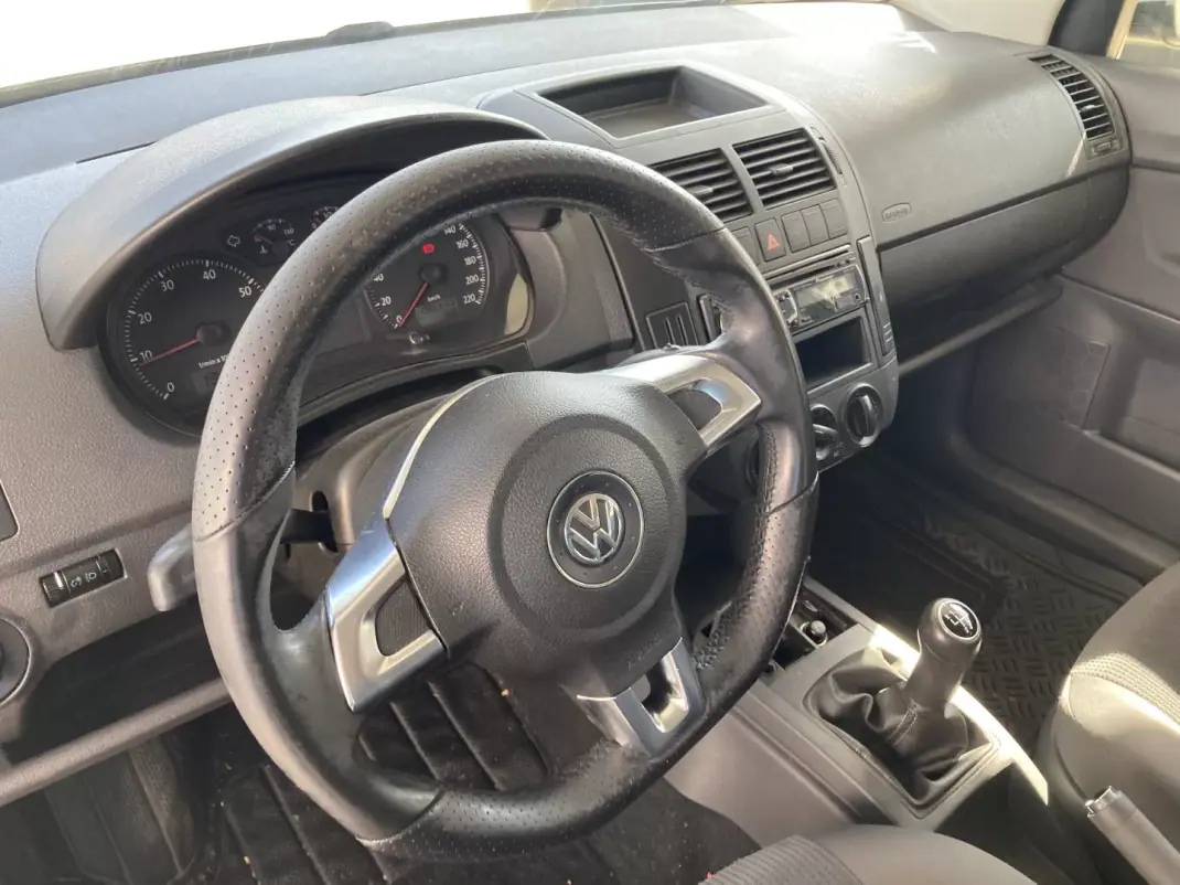 Volkswagen Polo 2007 - 3000 EUR, 190000 km - AUTO.MOTO.pt - 190000km - foto 9 de 12