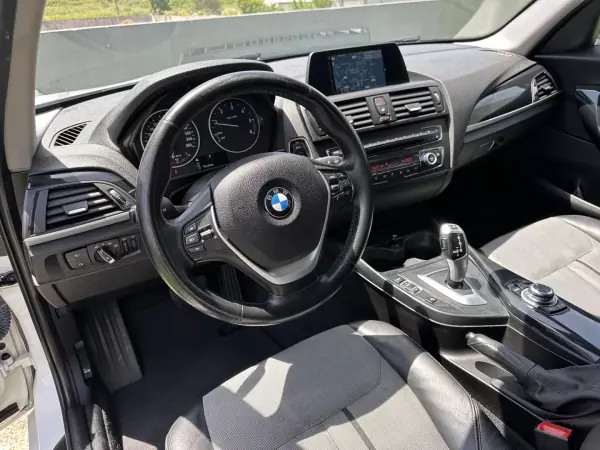 BMW 118 2015 - 16000 EUR, 220000 km - AUTO.MOTO.pt - 220000km - foto 24 de 65