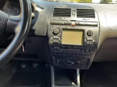 SEAT Cordoba 2001 - 2900 EUR, 206805 km - AUTO.MOTO.pt - 206805km - foto 8 de 12