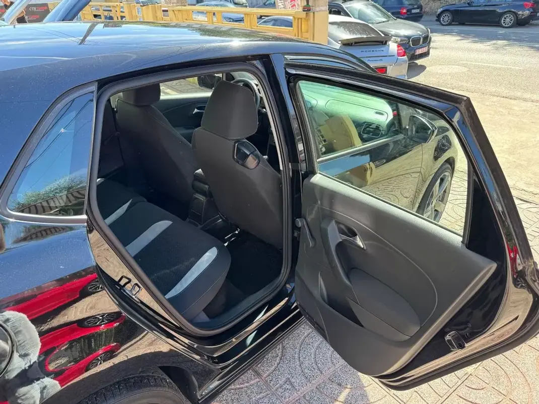 Volkswagen Polo 2012 - 8900 EUR, 188133 km - AUTO.MOTO.pt - 188133km - foto 20 de 28
