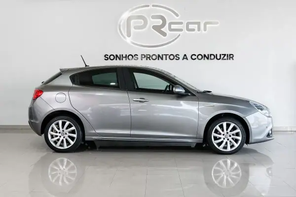 Alfa Romeo Giulietta 2018 - 15900 EUR, 159286 km - AUTO.MOTO.pt - 159286km - foto 21 de 26