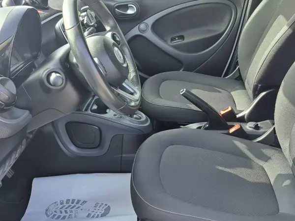 Smart ForFour 2018 - 9990 EUR, 49344 km - AUTO.MOTO.pt - 49344km - foto 17 de 43