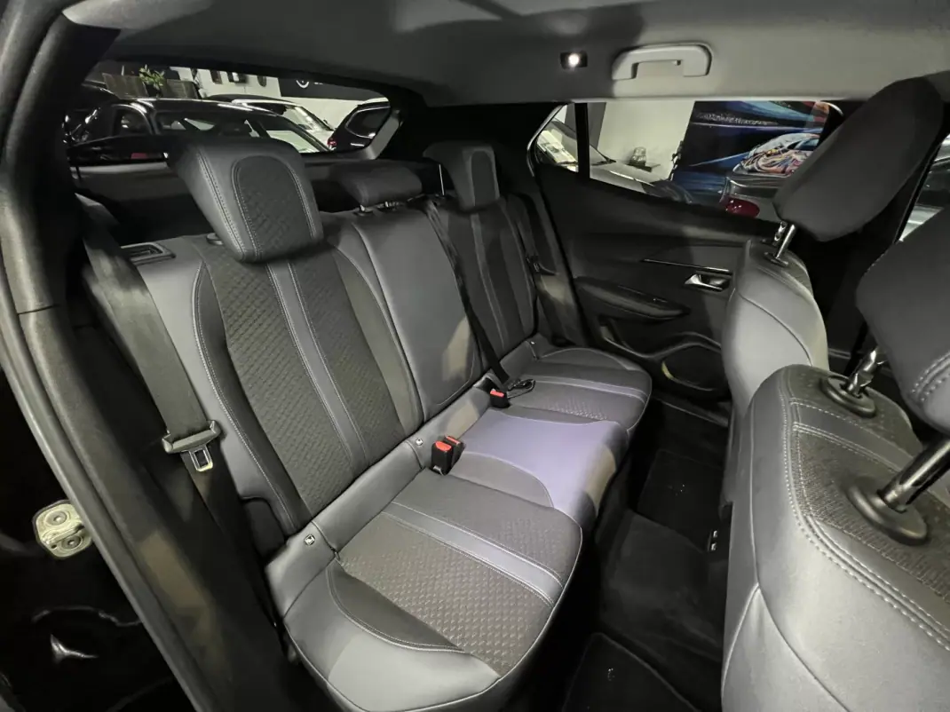 Peugeot e-2008 2020 - 18990 EUR, 50000 km - AUTO.MOTO.pt - 50000km - foto 9 de 51