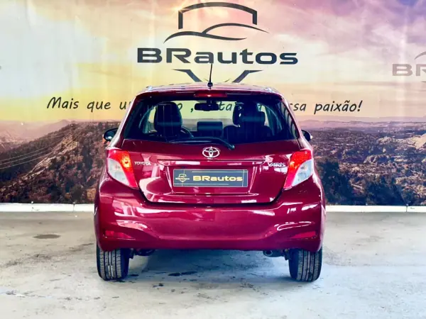 Toyota Yaris 2011 - 10900 EUR, 203453 km - AUTO.MOTO.pt - 203453km - foto 7 de 23