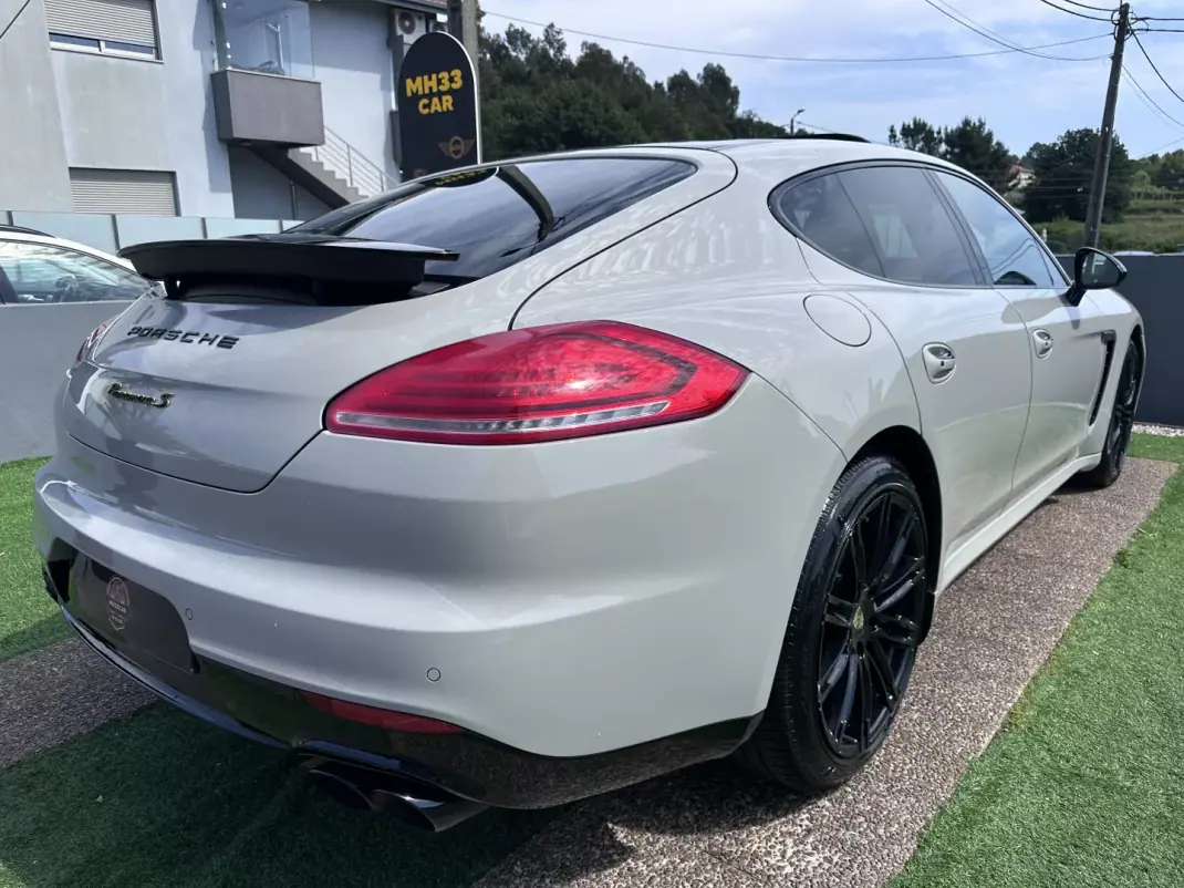 Porsche Panamera 2015 - 35000 EUR, 159000 km - AUTO.MOTO.pt - 159000km - foto 9 de 67