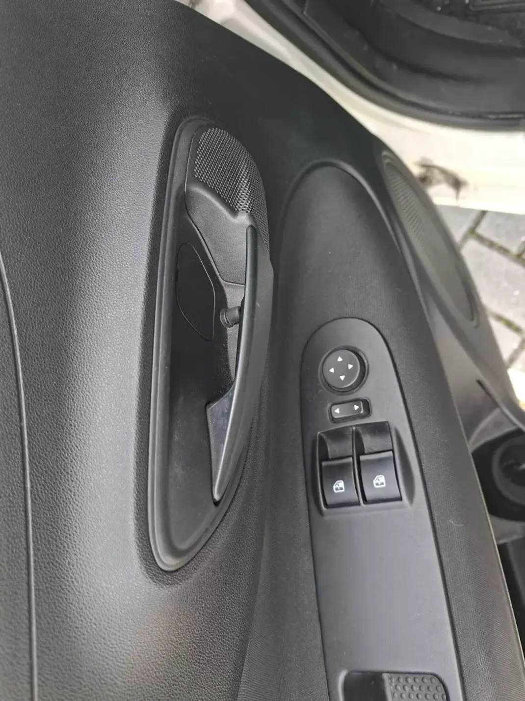 Fiat Punto 2017 - 8750 EUR, 114752 km - AUTO.MOTO.pt - 114752km - foto 17 de 26
