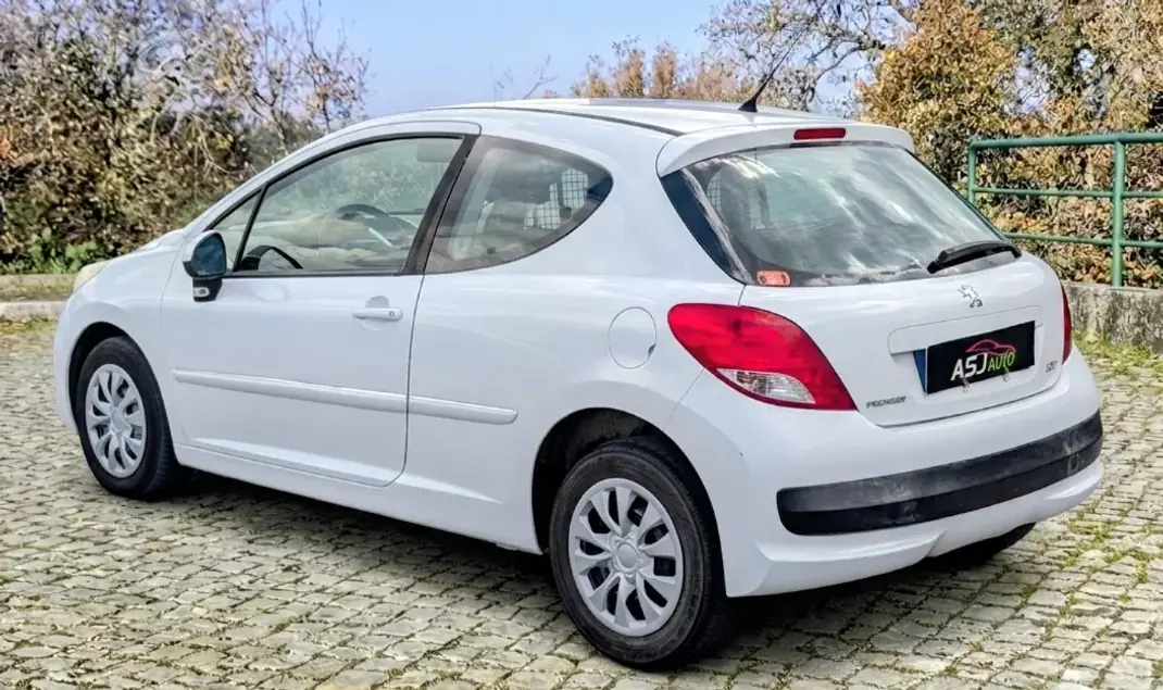 Peugeot 207 2011 - 4250 EUR, 196414 km - AUTO.MOTO.pt - 196414km - foto 10 de 16