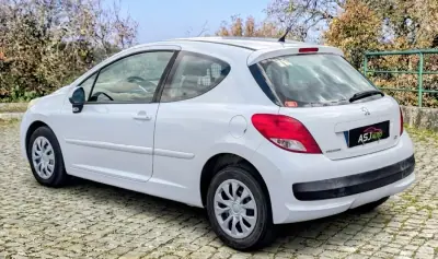 Peugeot 207 2011 - 4250 EUR, 196414 km - AUTO.MOTO.pt - 196414km - foto 10 de 16