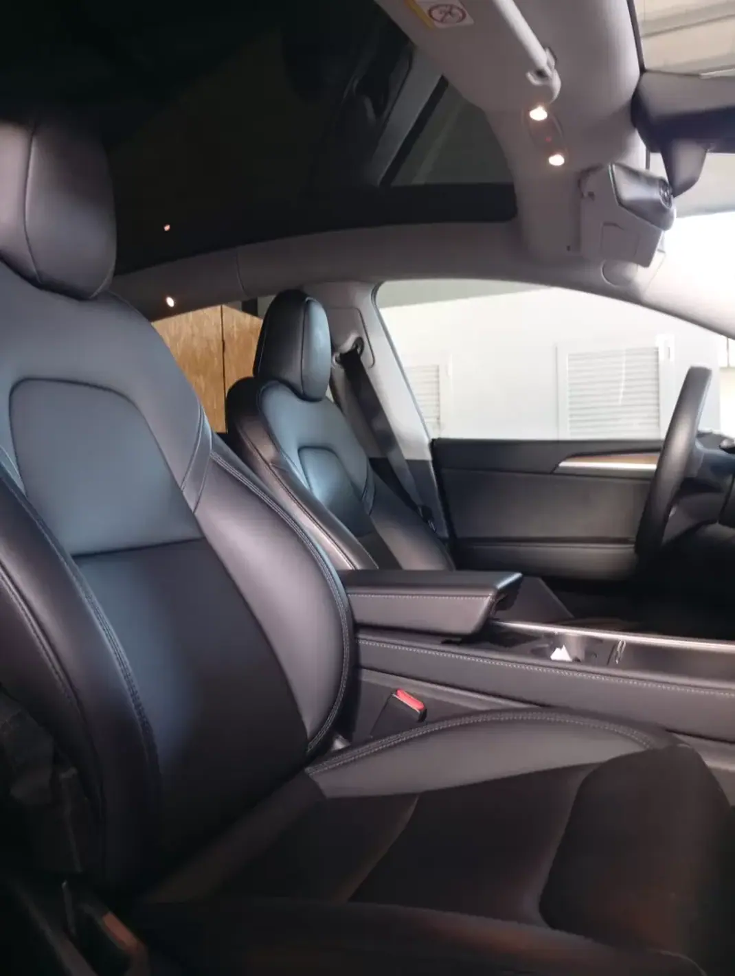 Tesla Model Y 2022 - 37500 EUR, 92000 km - AUTO.MOTO.pt - 92000km - foto 13 de 20