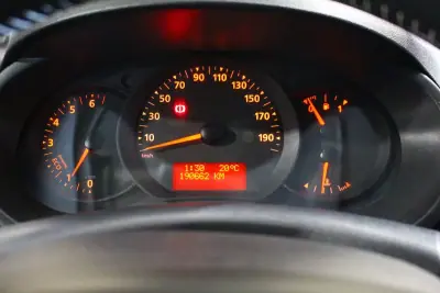 Renault 2019 - 9450 EUR, 190000 km - AUTO.MOTO.pt - 190000km - foto 19 de 23