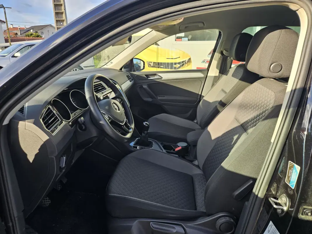 Volkswagen Tiguan 2019 - 24500 EUR, 49800 km - AUTO.MOTO.pt - 49800km - foto 9 de 17