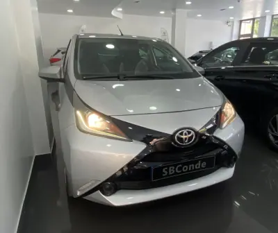 Toyota Aygo 2015 - 9850 EUR, 116267 km - AUTO.MOTO.pt - 116267km - foto 5 de 34