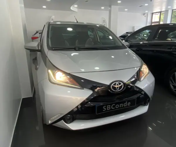 Toyota Aygo 2015 - 9850 EUR, 116267 km - AUTO.MOTO.pt - 116267km - foto 5 de 34