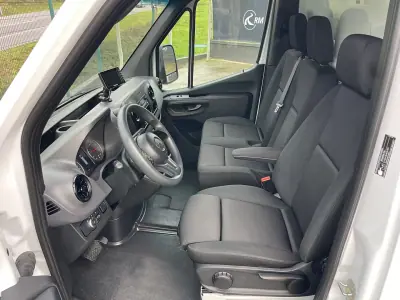 Mercedes-Benz Sprinter 515 CDI Contentor + Plataforma Elevatória 2023 - 49750 EUR, 54000 km - AUTO.MOTO.pt - 54000km - foto 17 de 33