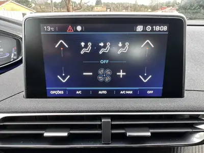 Peugeot 3008 2019 - 13900 EUR, 180000 km - AUTO.MOTO.pt - 180000km - foto 32 de 45