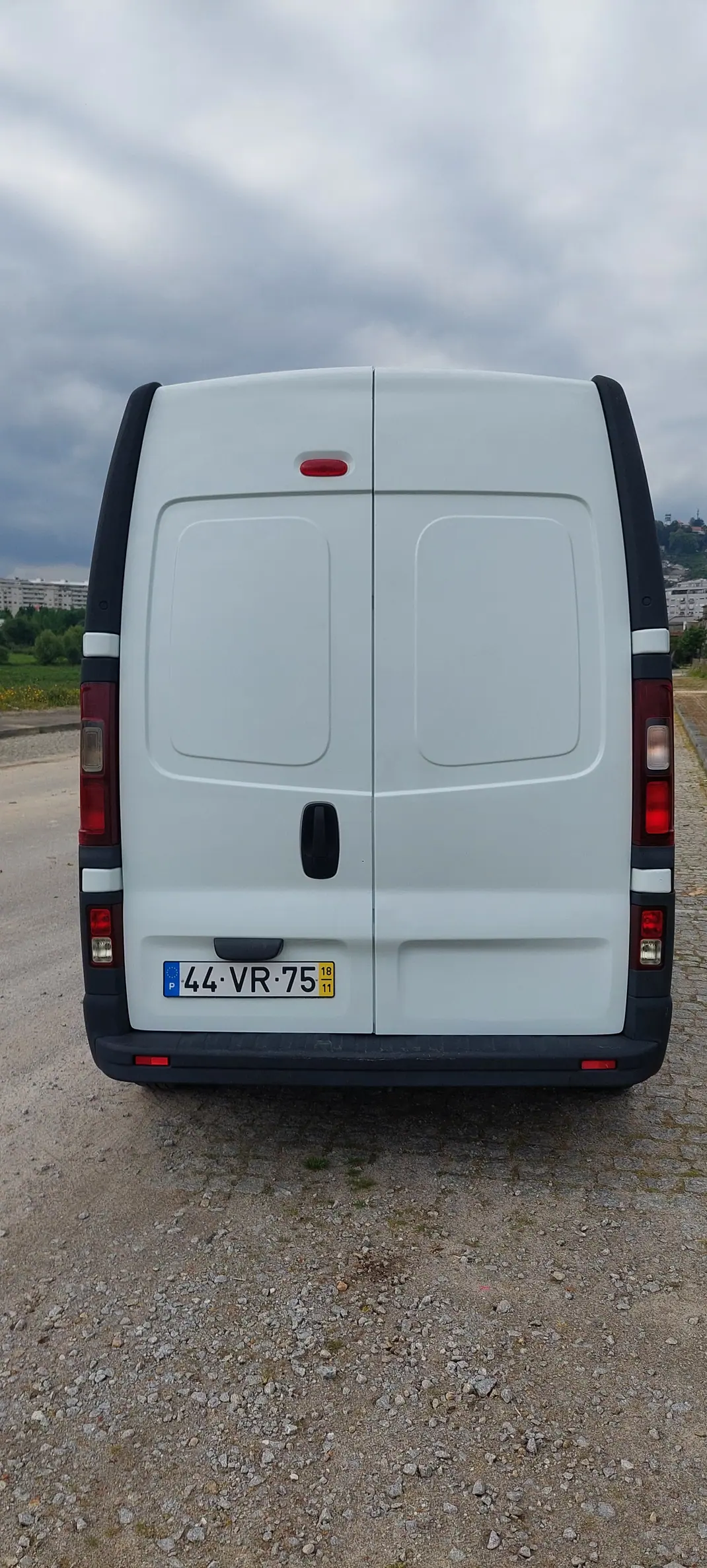 Renault Trafic 2018 - 14750 EUR, 190500 km - AUTO.MOTO.pt - 190500km - foto 5 de 13