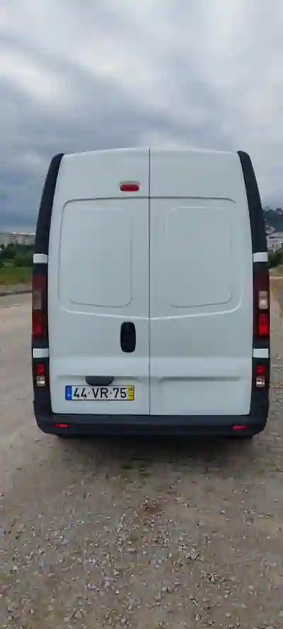 Renault Trafic 2018 - 14750 EUR, 190500 km - AUTO.MOTO.pt - 190500km - foto 5 de 13