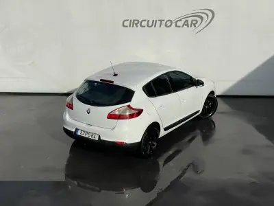 Renault Mégane 2011 - 7500 EUR, 272530 km - AUTO.MOTO.pt - 272530km - foto 9 de 27
