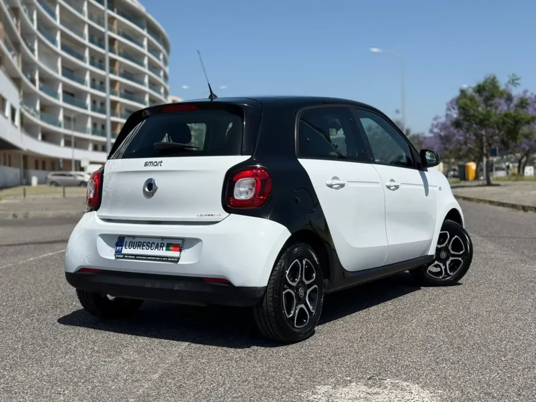 Smart ForFour 2016 - 11995 EUR, 84000 km - AUTO.MOTO.pt - 84000km - foto 36 de 42