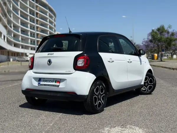 Smart ForFour 2016 - 11995 EUR, 84000 km - AUTO.MOTO.pt - 84000km - foto 36 de 42