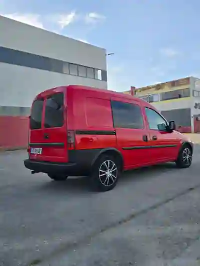 Opel Combo 2005 - 3700 EUR, 181500 km - AUTO.MOTO.pt - 181500km - foto 4 de 7