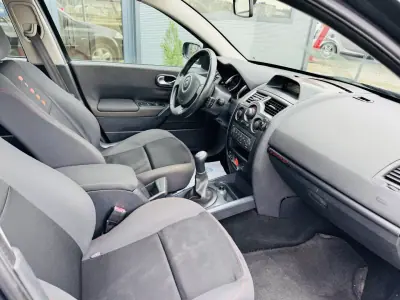 Renault Mégane 2007 - 4750 EUR, 249000 km - AUTO.MOTO.pt - 249000km - foto 7 de 13